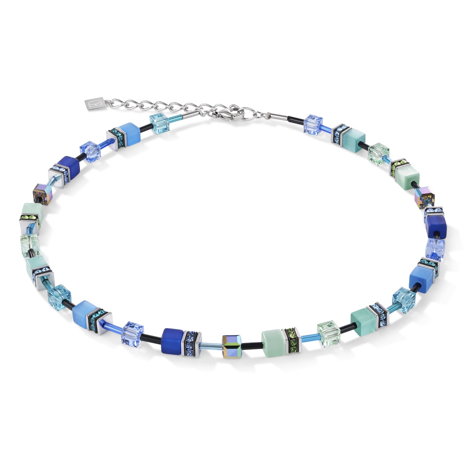 Collier van Coeur de Lion met blokjes in blauw, mint en groen en zilveren tussenstukken.